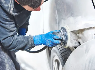 Lustrage de peinture pour donner l'éclat d'origine à la peinture de toute voiture, Atelier de Carrosserie et Peinture à Chémery, près de Controis en Sologne et Selles sur Cher (41)